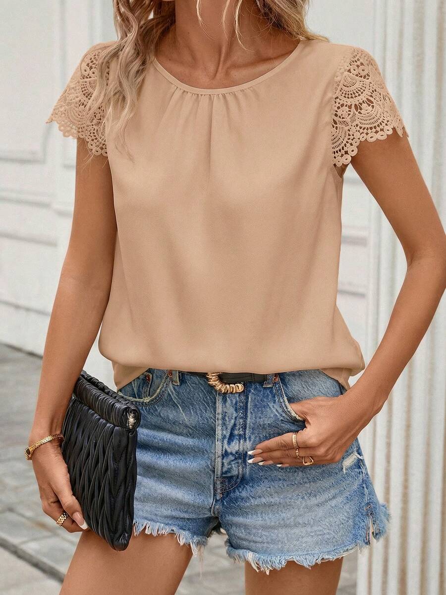 SHEIN LUNE Áo kiểu nữ cổ tròn màu trơn phối ren tương phản, áo tay ngắn nữ, áo kiểu nữ, áo nữ thường ngày thanh lịch, trang phục mùa hè cho nữ, áo nữ mùa hè, áo nữ mới nhất, hàng mới về. - Màu Khaki - Xem 1