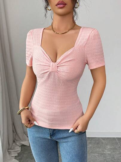 SHEIN Elenzya Áo thun nữ cổ tròn thanh lịch, lãng mạn, thích hợp cho kỳ nghỉ và đi làm, chất liệu vải có họa tiết.