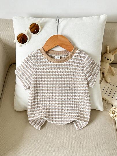 SHEIN Playful Pals 1 Year Old Infant/Toddler Girl Classic Casual Loose Comfortable Versatile Black And Khaki Striped Short Sleeve T-Shirt Top. Crafted With Soft, Skin-Friendly Knit Fabric, Featuring Classic Color-Block Stripes, Delicate Rib Collar, And Relaxed Silhouette. Suitable For Daily Wear, Casual Outdoor Activities, And Family Gatherings, This Is An Essential Practical Item In The Baby's Wardrobe.