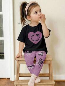 黑色和粉色，街头休闲仿牛仔布印花宽松圆领短袖T恤和打底裤套装，柔软舒适，适合女童日常穿着、街头风、外出、居家、度假、返校、春夏等场合。 - 白色 - 查看 1