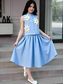SHEIN ChillGRL 女童两件套：纯色 A 字裙搭配无袖高领开衫背心，饰有花瓣图案，适合春夏日常休闲穿着。 - 淺藍色 - View 3