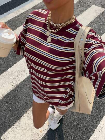 Muchica Áo thun nữ tay ngắn dáng rộng kẻ sọc màu đỏ tía, bộ sưu tập mùa hè mới.