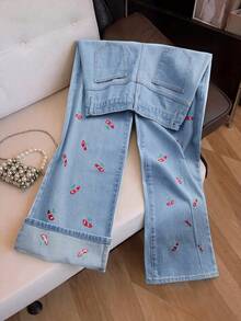 GlowEve 女士休闲日常穿着樱桃刺绣口袋纽扣牛仔裤 - 藍色 - 查看 3