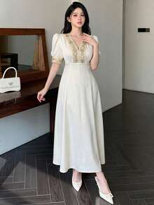Joudiya Spring & Summer White Shiny Sequin Gold Embroidered Ditsy Floral Color Block Patchwork Dress, Elegant For Valentine's Day, Wedding, Party, Banquet, Loose Casual Commute Midi Dress With Flared Skirt Sun Dresses For Women - Beige - View 4