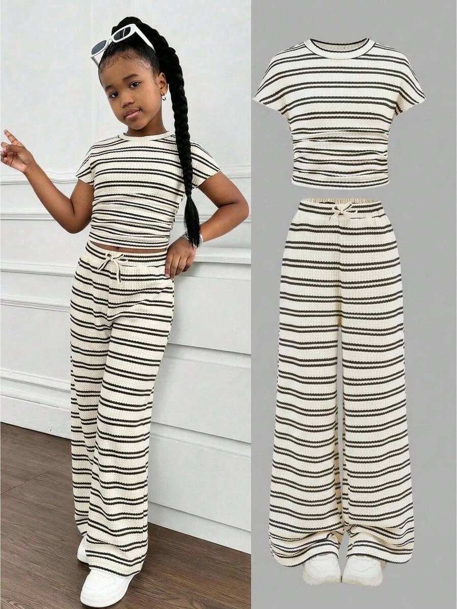 SHEIN Bộ đồ thể thao thường ngày thanh lịch dành cho bé gái tuổi teen, gồm áo tay ngắn xếp ly ôm sát người, chất liệu jacquard, kiểu dáng suông, thích hợp cho kỳ nghỉ. - trắng - Xem 1
