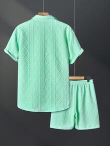 Manfinity Homme Herrset med geometrisk texturerad kortärmad skjorta och shorts i 2 delar, casual stil - Mint Grön - Visa 2