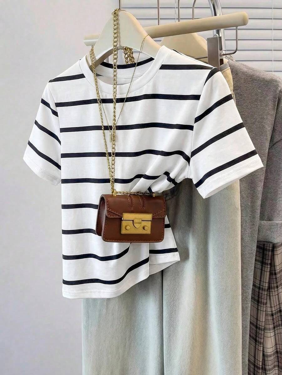 SHEIN Frenchy 女士圆领条纹休闲百搭日常短袖T恤 - 黑與白 - 查看 1