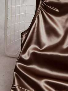 SHEIN PETITE Đầm midi không tay bằng vải satin, thiết kế xếp ly ở eo, kiểu dáng thanh lịch, phù hợp cho mùa hè, đám cưới và các sự kiện. - màu nâu - Xem 5