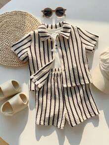SHEIN Bộ 2 món đồ cho bé trai mùa hè, gồm áo sơ mi ngắn tay kẻ sọc và quần short cạp chun. - Nhiều màu - Xem 4