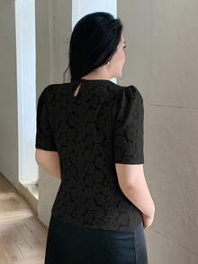Dazy Plus 花卉印花泡泡袖短袖套头衫，优雅春秋季T恤，适合大码女性夏季派对穿着 - 黑色 - 查看 3