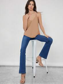 SHEIN BIZwear Áo hai dây cổ chữ V màu trơn, đồng phục công sở. - Màu be - Xem 3