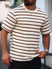 Manfinity Homme 加大码男士圆领短袖T恤，舒适条纹面料，休闲度假、派对、聚会、运动、简约办公皆宜，经典日系风格，春夏热销T恤，自穿或送礼皆可。 - 彩色 - 查看 4