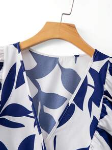 GlowEve CURVE Blouse à volants col V pour femmes grandes tailles, imprimé floral bleu et blanc vintage, ajustée, manches courtes, décontractée, convient pour les vacances, le travail et le port quotidien, été - Bleu et Blanc - Voir 5