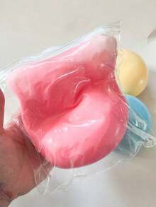 1 Quả - Bóng phô mai lỏng khổng lồ cỡ 10cm. Bóng lỏng khổng lồ mềm dẻo giúp giảm căng thẳng, thích hợp để bóp và chơi. Đồ chơi giảm căng thẳng cỡ lớn, đàn hồi chậm. Đồ chơi giảm căng thẳng dạng lỏng cỡ cực lớn. Đồ chơi bóng phô mai lớn dễ uốn nắn. Quà tặng bất ngờ. Quà sinh nhật. Quà Giáng sinh. Món quà hoàn hảo. Đồ chơi quà tặng. - Nhiều màu - Xem 13