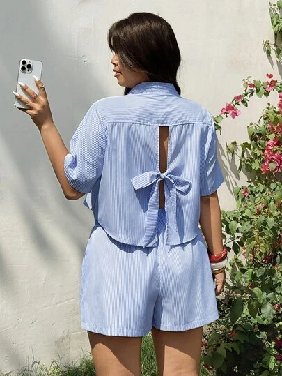 Muchica Bộ đồ nữ cỡ lớn kẻ sọc xanh trắng 2 món cho kỳ nghỉ xuân/hè 2026 - Áo ngắn tay và quần short.