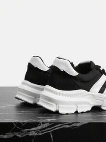 Vate 女士白色网眼绒面革厚底运动鞋，饰有黑色条纹——舒适的户外休闲鞋 - 黑與白 - 查看 4