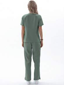 TaskEZ Bộ đồng phục y tá nữ 1 món: Áo cổ chữ V chất liệu mờ có 1 túi + Quần dài 4 túi, cạp chun co giãn chất liệu mờ - màu xanh lá - Xem 2