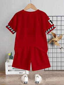 SHEIN Conjunto de camiseta casual minimalista para niño pequeño, adecuado para el verano, con cultura de carreras clásica, estampado a cuadros en blanco y negro, estampado del número 11, estampado de logotipo de texto clásico - Multicolor - Ver 4