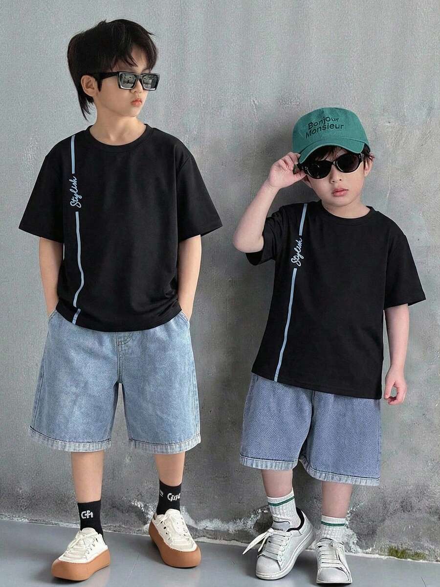 SHEIN 2件套儿童/青少年男童休闲百搭舒适圆领宽松短袖黑色T恤和牛仔短裤套装，运动服，Y2K风格，SS26，适合春夏、郊游、情人节、约会、旅行、度假、家庭聚会、返校、婚礼、派对、运动、生日等场合。