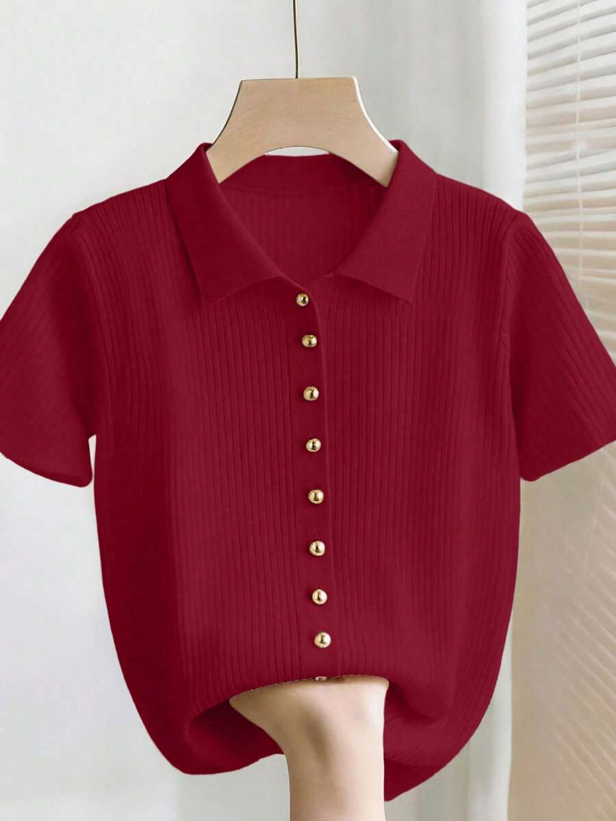 SHEIN Franclia 新款夏季休闲宽松百搭简约优雅柔软Polo衫,适合办公室、工作、通勤等场合,金属纽扣设计,修身剪裁,款式简洁大方,男女皆宜,极简女式开衫 - 紅色 - 查看 1