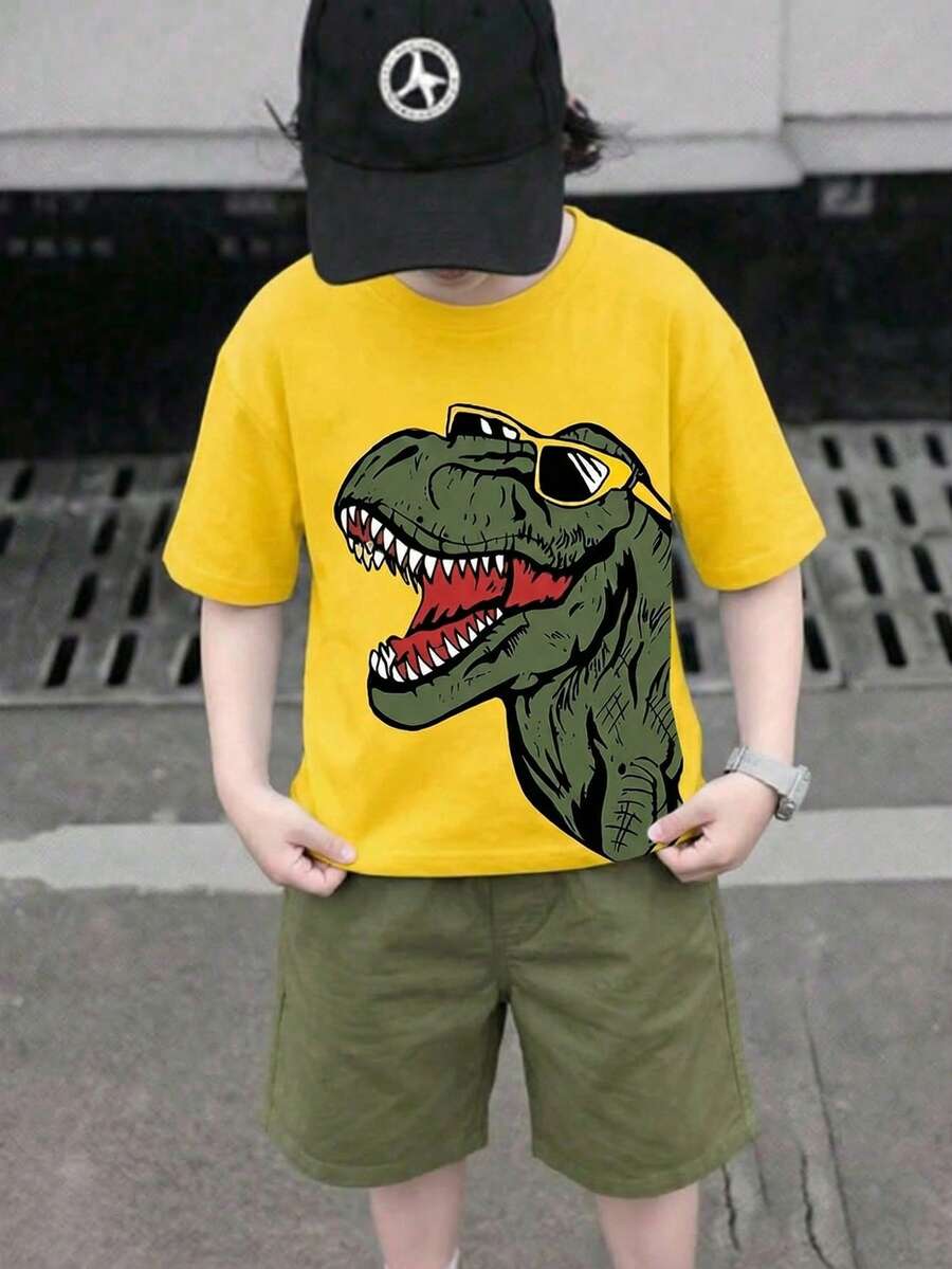 SHEIN Set de 2 piezas de camiseta de cuello redondo con estampado de dinosaurio y pantalones cortos cargo con cintura elástica para niños, adecuado para otoño, primavera, verano, ideal para juegos al aire libre, escuela, estilo callejero, fiesta y ocio - Amarillo - Ver 1