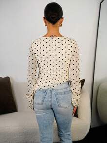 SAYEHFBABY Áo thun nữ tay loe chấm bi họa tiết bất đối xứng thanh lịch - Màu be - Xem 2