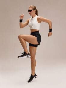 GLOWMODE 3.0英寸 VitalSwift Swift Strides 轻盈速干透气抑菌侧开衩中腰可调节短裤，适合跑步、慢跑、训练、健身等运动。 - 黑色 - 查看 8