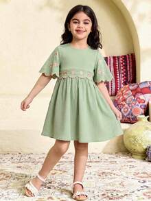 SHEIN Váy mùa hè giản dị thêu hoa cho bé gái - màu xanh lá - Xem 4
