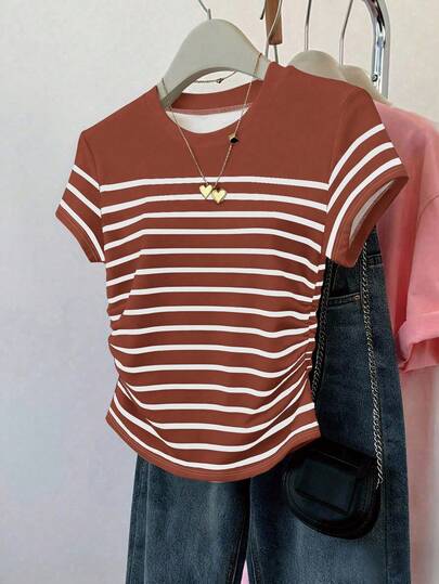 Franclia Áo thun nữ phong cách thường ngày ngoài trời, họa tiết sọc nhiều màu sắc, kiểu dáng chụp ảnh đường phố.