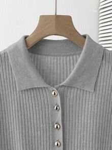 SHEIN Franclia 新款夏季休闲宽松百搭简约优雅Polo衫，通勤职场金属纽扣办公室精致个性化保守修身女士开衫 - 灰色 - 查看 4