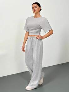 SHEIN Tall طقم تي شيرت وبنطلون كاجوال قطعتين للنساء، تي شيرت بياقة دائرية وأكمام قصيرة على شكل خفاش، لون أحادي - رمادي - مشاهدة 2