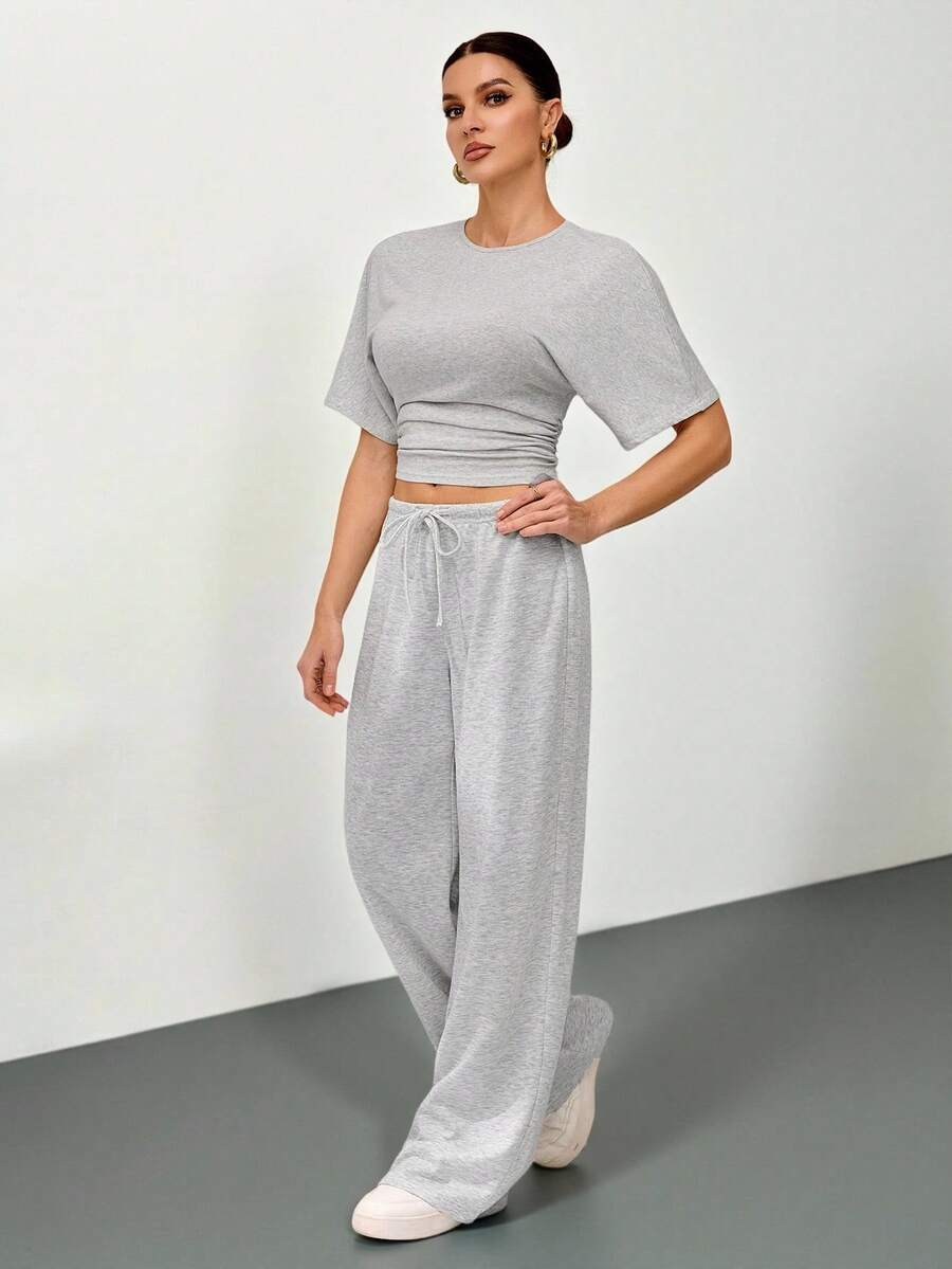 SHEIN Tall طقم تي شيرت وبنطلون كاجوال قطعتين للنساء، تي شيرت بياقة دائرية وأكمام قصيرة على شكل خفاش، لون أحادي