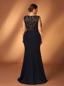 Serin Robe élégante, romantique et luxueuse de grande taille avec col en maille contrastée, col en V profond, élastique tricoté, appliques florales plissées et ourlet sirène. Convient pour soirée, fête des célibataires, rendez-vous, bal, vacances, mariage, robe de mère de la mariée - Noir - Voir 3