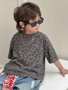 Dazy Kids 男童豹纹圆领短袖休闲T恤，时尚日常穿着 - 灰色 - 查看 5