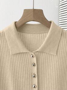 SHEIN Franclia 新款夏季休闲宽松百搭简约优雅柔软Polo衫，适合办公室、工作、通勤等场合，金属纽扣设计，修身剪裁，款式简洁大方，男女皆宜，极简女式开衫 - 米色 - 查看 3