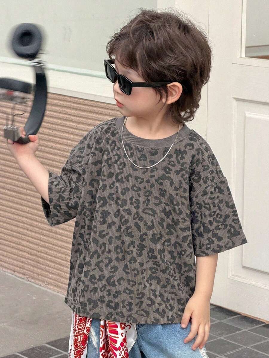 Dazy Kids 男童豹纹圆领短袖休闲T恤，时尚日常穿着 - 灰色 - 查看 1