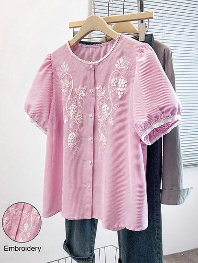 GlowEve CURVE Áo kiểu nữ cỡ lớn bán chạy nhất, cổ tròn, tay phồng, thêu họa tiết, tay ngắn, tinh tế với họa tiết thêu và bèo nhún, tạo dáng thon gọn, phù hợp cho đi làm và đi chơi hàng ngày.