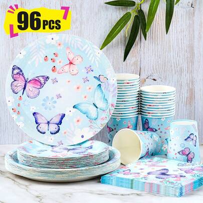 Bộ đồ dùng tiệc dùng một lần gồm đĩa, khăn ăn và cốc giấy màu xanh dương, họa tiết bướm và hoa tím, phục vụ 24 khách. Bộ đồ dùng tiệc bằng giấy dùng một lần này phù hợp cho sinh nhật, đám cưới, tiệc theo chủ đề và dã ngoại gia đình.