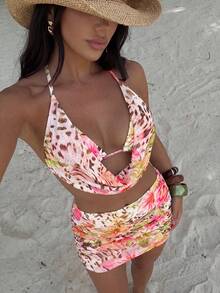 Bonvoyette 3件套夏季春假随机印花三角垂褶领性感优雅度假比基尼套装，配短款网纱裙，适合沙滩和泳池派对穿着 - 彩色 - 查看 3