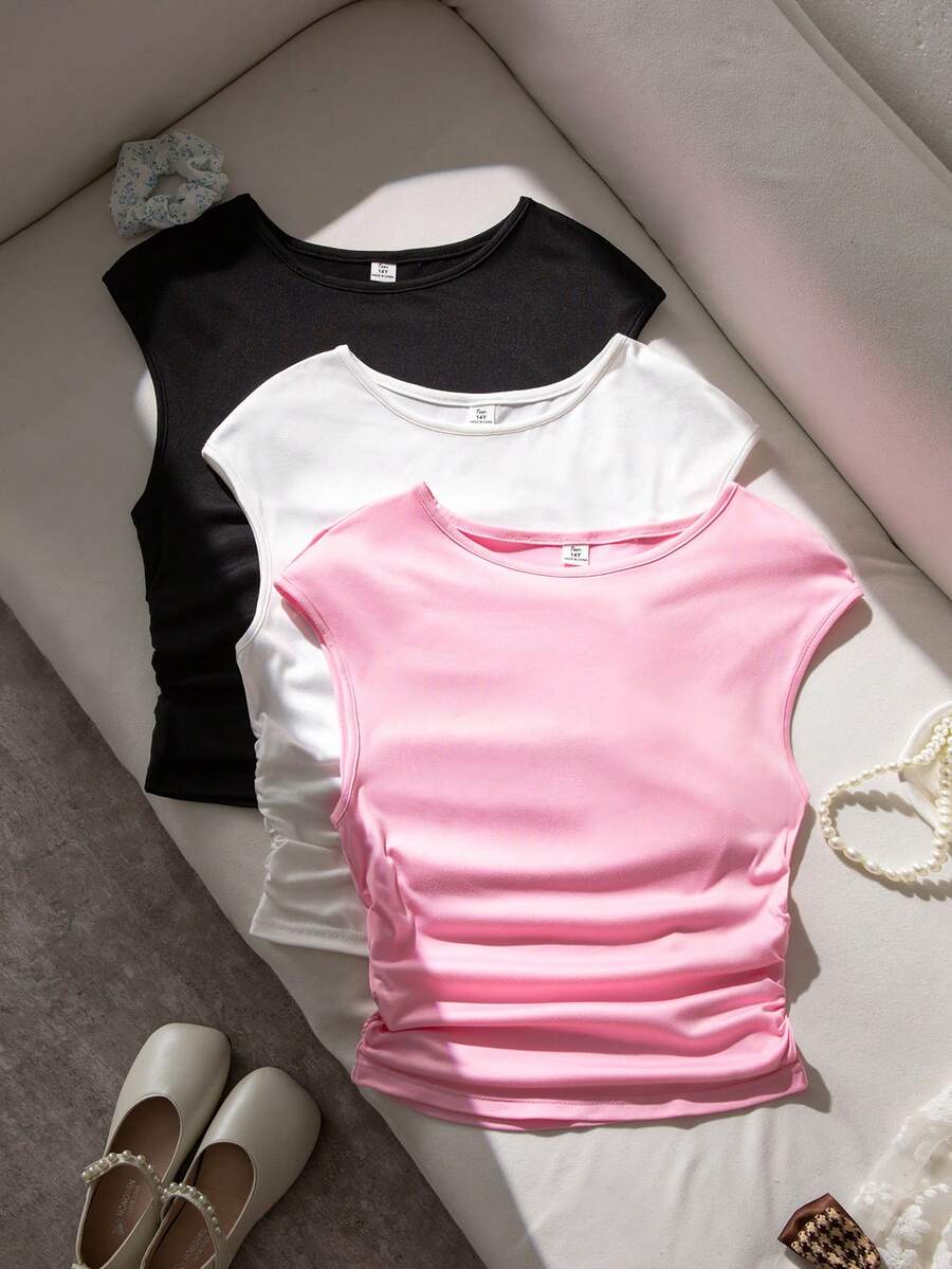 SHEIN 这是一套三件装的T恤,适合年轻女孩和青少年穿着。它们采用圆领一体式设计,宽肩无袖,修身剪裁,侧边略带褶皱。这些短袖上衣非常适合女孩们日常夏季穿着,而且很容易与其他服装搭配。 - 黑與白 - 查看 1