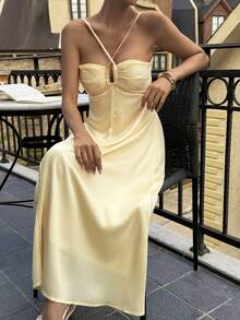 Livesso 春夏黄色镂空露背吊带连衣裙，优雅百搭，适合情人节派对、婚礼、音乐节、休闲海滩度假等场合，收腰中长款连衣裙，裙摆呈喇叭状。 - 淡黃色 - 查看 2