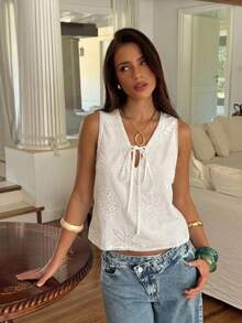 Serisse 女士深V领打结设计向日葵刺绣休闲百搭日常衬衫 - 白色 - 查看 1