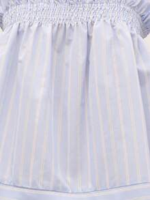 Nöista Áo hai dây kẻ sọc với dây đeo vai mảnh và cổ áo xếp ly mềm mại. Phần thân áo nhún bèo tạo độ co giãn và tôn dáng. Thích hợp cho mùa xuân hè, lễ hội âm nhạc, trang phục thường ngày, hoặc mặc hàng ngày. - Màu xanh lam - Xem 6