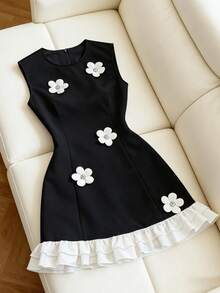 Franclia 百搭都市商务办公通勤可爱甜美情人节小礼服约会派对海滩日常休闲优雅经典圆领无袖迷你连衣裙，饰有水钻花卉装饰撞色褶皱下摆，适合女性穿着。花卉贴花连衣裙黑白连衣裙3D花朵连衣裙可爱黑色连衣裙雏菊连衣裙春季雏菊连衣裙女士黑色春季连衣裙女装优雅连衣裙女士优雅套装女装连衣裙可爱连衣裙最新款连衣裙高品质连衣裙 - 黑與白 - 查看 8