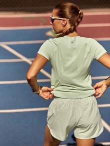 GLOWMODE Chase Your Pace Waist Length Ultra-Lightweight Quick-Dry Curved Hem Seams Reflective Regular Fit Crewneck Tee Running Training Tennis Daily Active Wear - Green - View 4