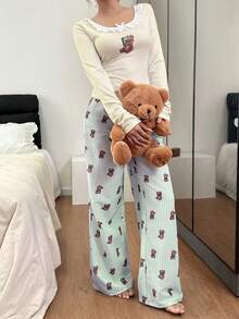 Bộ đồ ngủ nữ Dream Adore hình gấu dễ thương, trang trí ren, gồm áo ôm sát và quần rộng thoải mái. - màu xanh lá - Xem 5