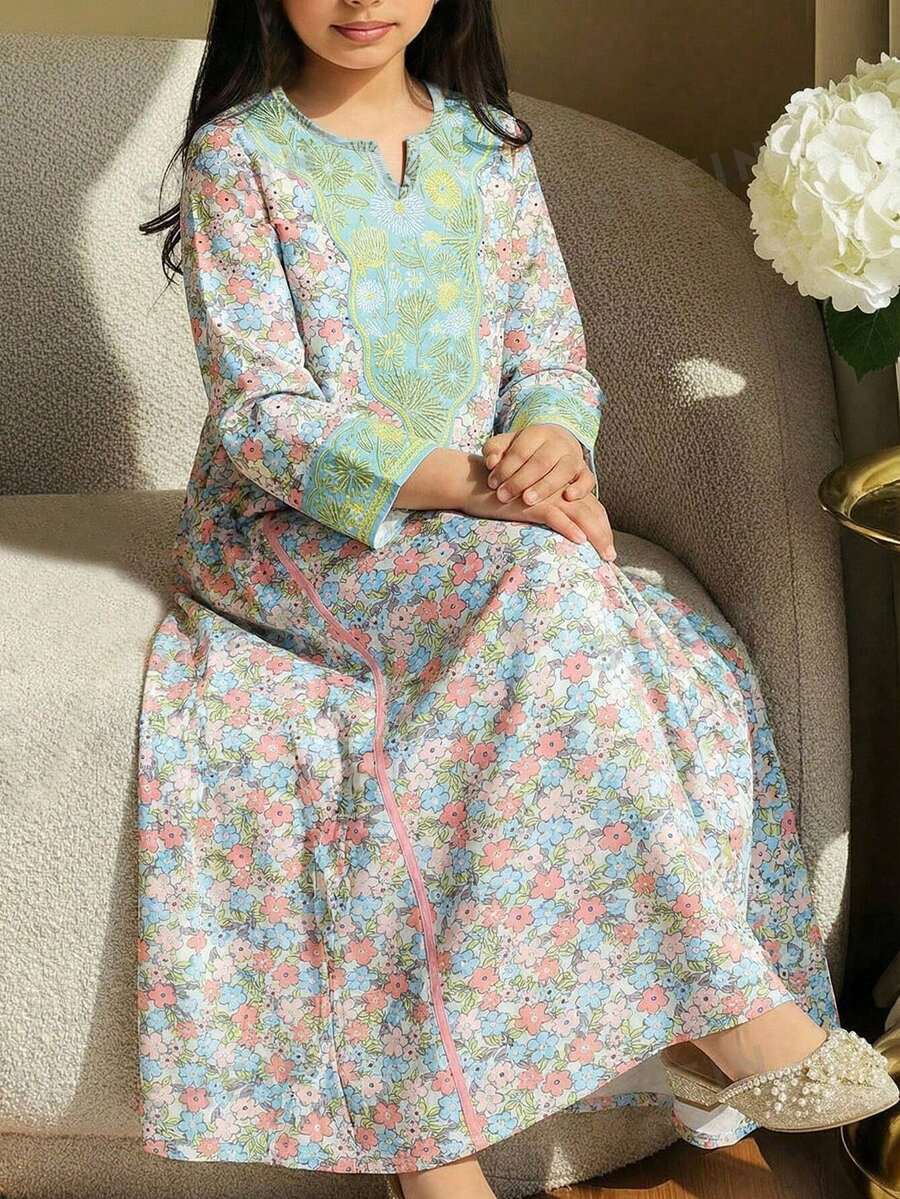 SHEIN 可爱清新的颜色,甜美的小碎花图案,休闲简约的少女连衣裙,适合春夏穿着。 - 彩色 - 查看 1