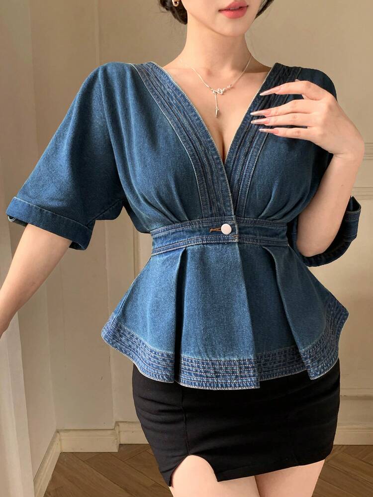 Women's Vintage Washed Blue Top With Ruffle Hem, Waist Cinched, Casual Vacation Beach Design, Elegant V-Neck Short Sleeve Denim Blouse, Suitable For Spring And Summer
