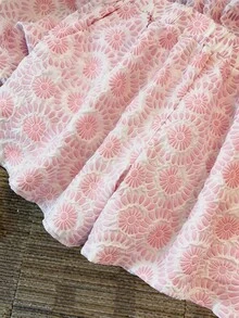 GlowEve CURVE 大码女式梭织网眼压花面料露背无袖上衣搭配松紧腰阔腿短裤套装，优雅服饰，适合夏季日常通勤和度假穿着。 - 彩色 - 查看 4