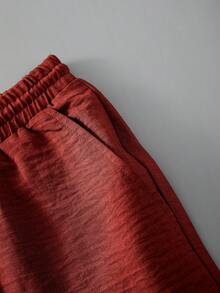 Manfinity Homme 男士纯色短袖衬衫和裤子休闲套装 - 紅木色 - 查看 3